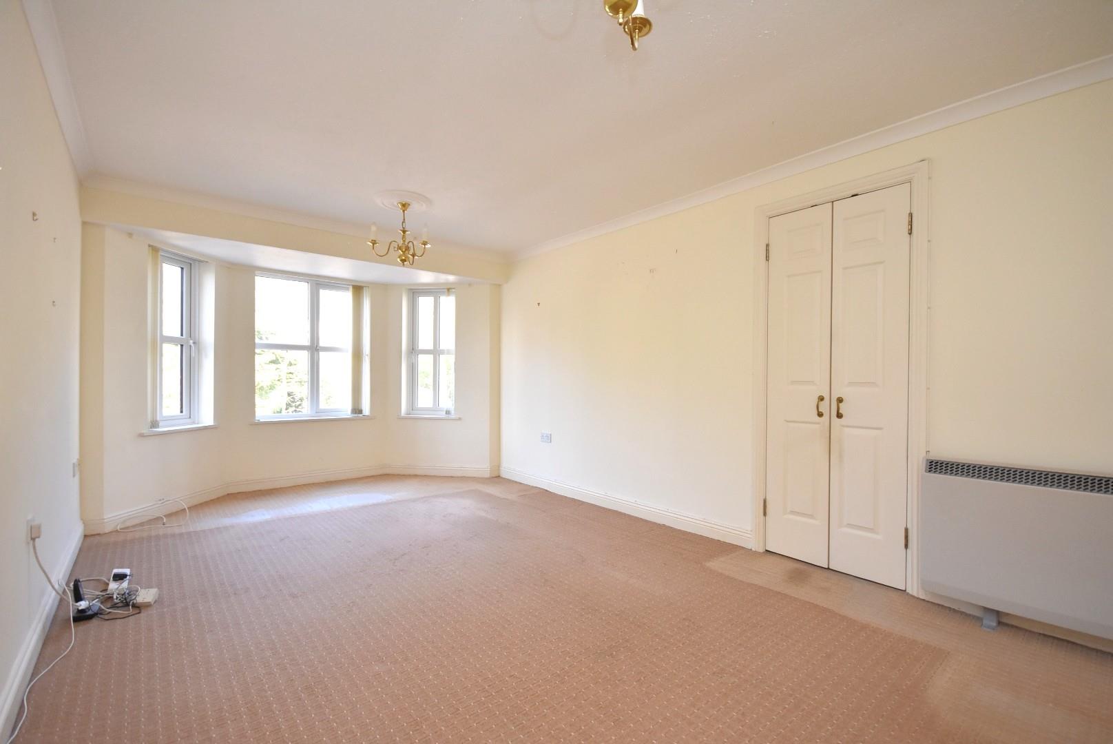 30 Alexandra Court, The Esplanade, Penarth, CF64 3LA